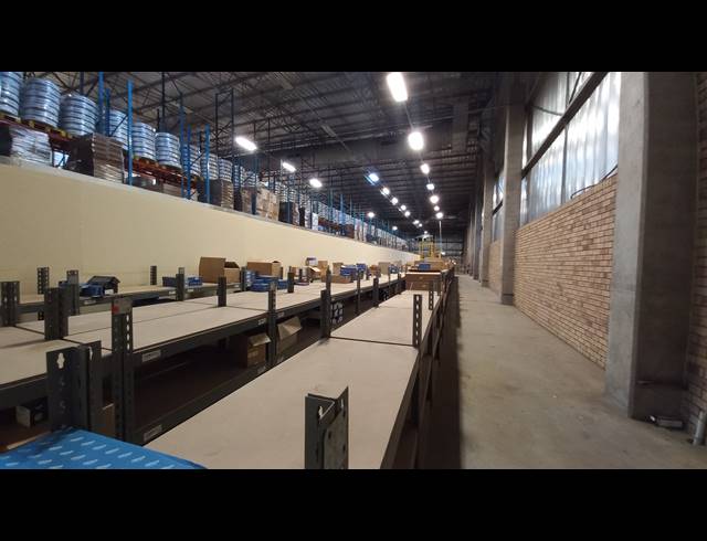 12,400M² WAREHOUSE TO LET IN JET PARK